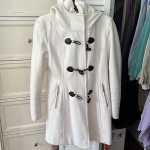 BCBG (S) white winter coat. Barely used and includes detachable white vest